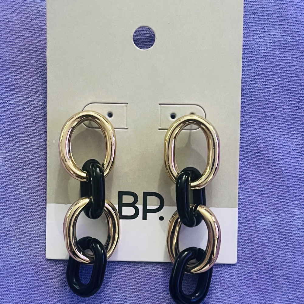 BP NORDSTROM GOLD AND BLACK TONE DANGLING EARRINGS
